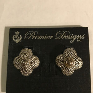 🧡2/$10 NWOT PREMIER DESIGN Clip earrings